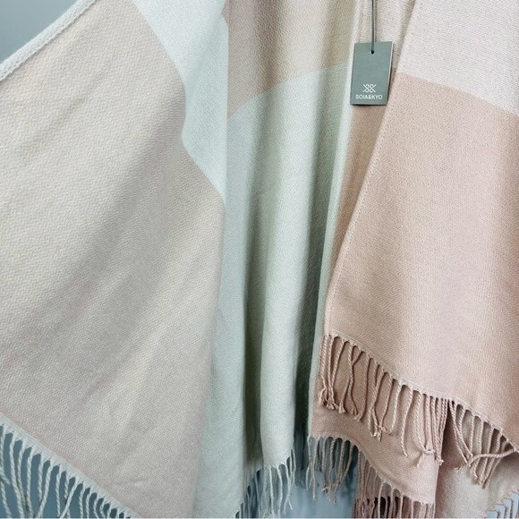 Soia & Kyo Mirel Fringe Scarfigan Shawl Wrap Poncho Cardigan OS NWT - Picture 14 of 16